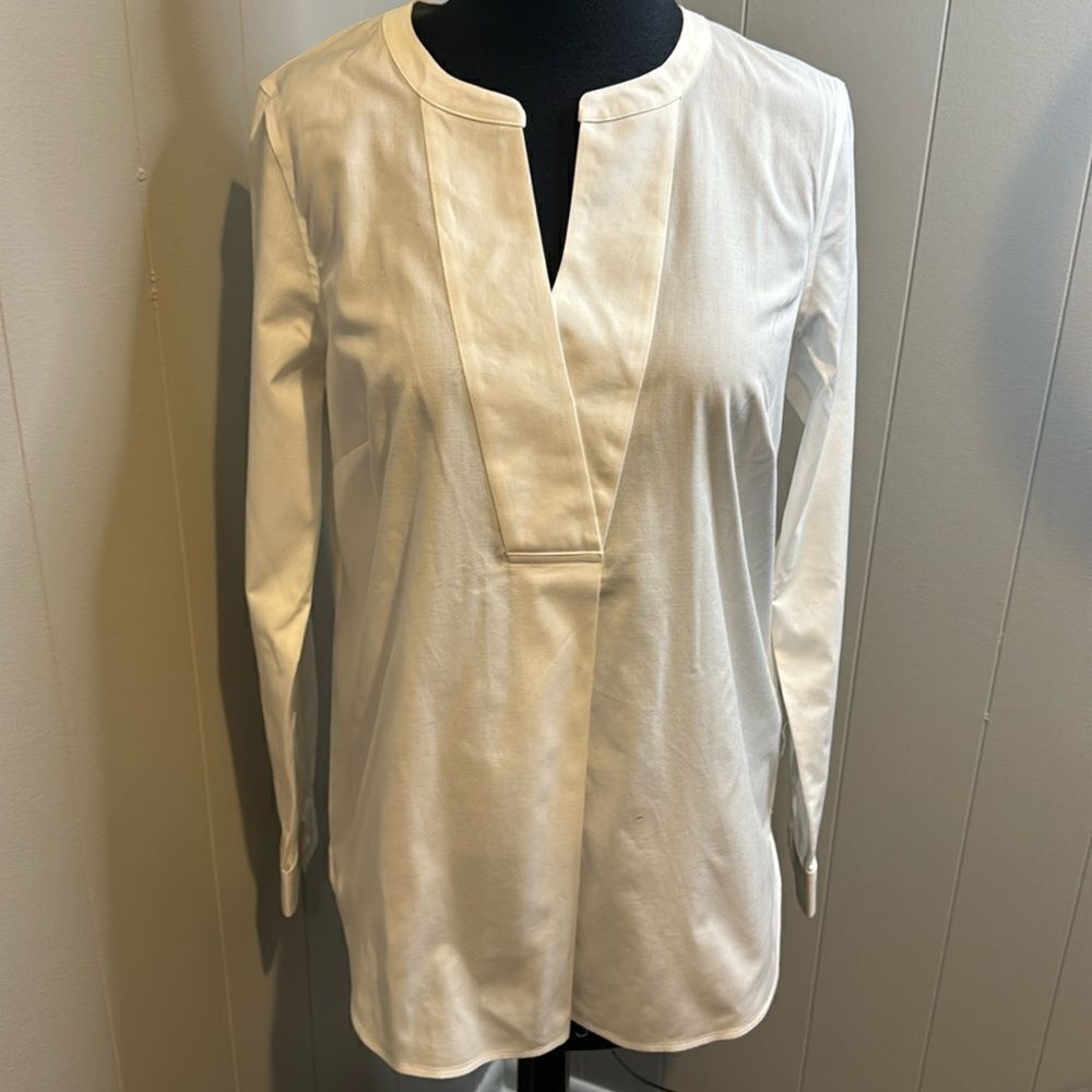 Talbots white split overlapping bands center pleat no-iron shirt. NWT. XS.